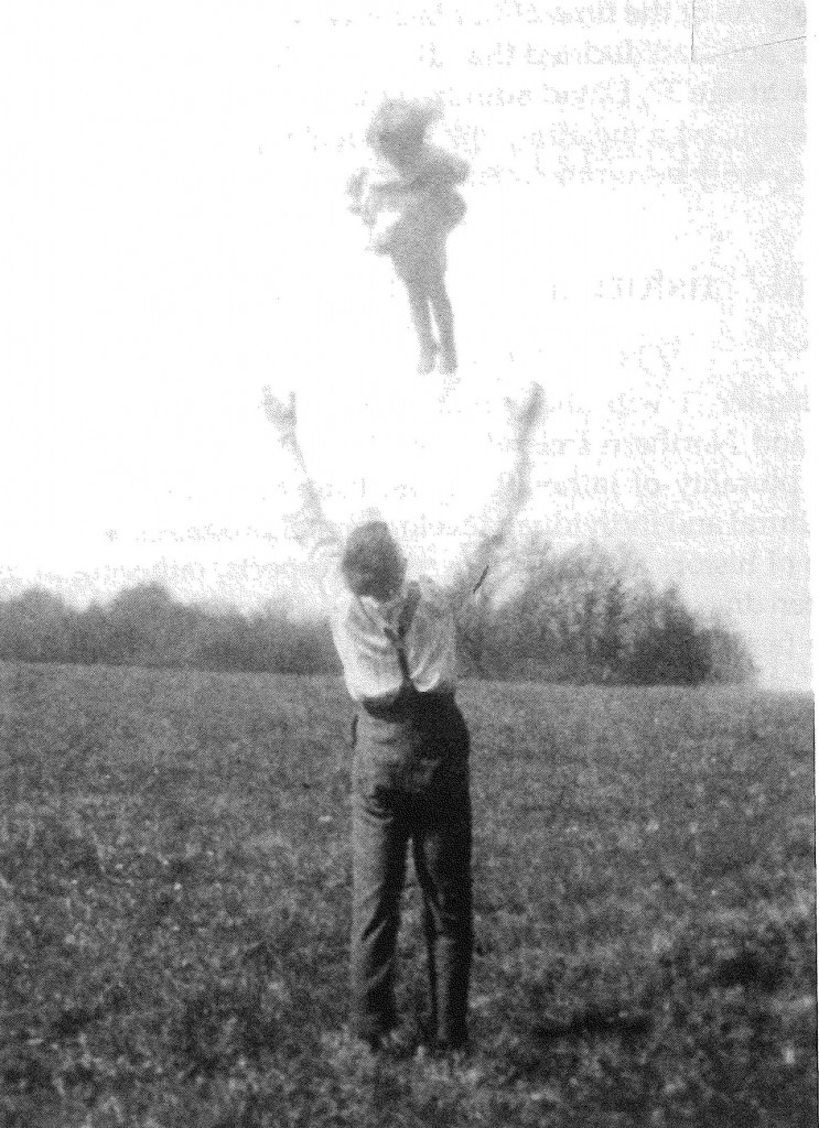 Vater wirft Kind-UK-1924-groß